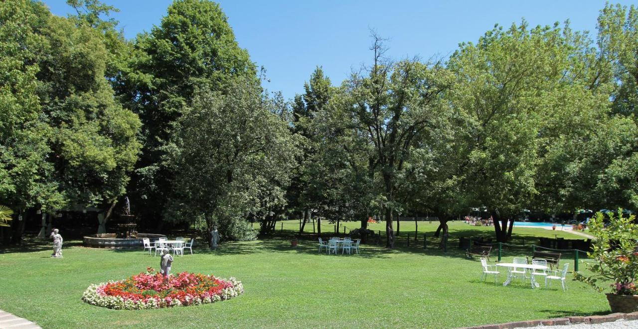 Hotel Villa Luppis Pasiano Di Pordenone エクステリア 写真