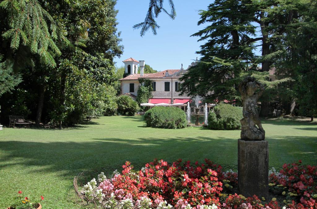 Hotel Villa Luppis Pasiano Di Pordenone エクステリア 写真